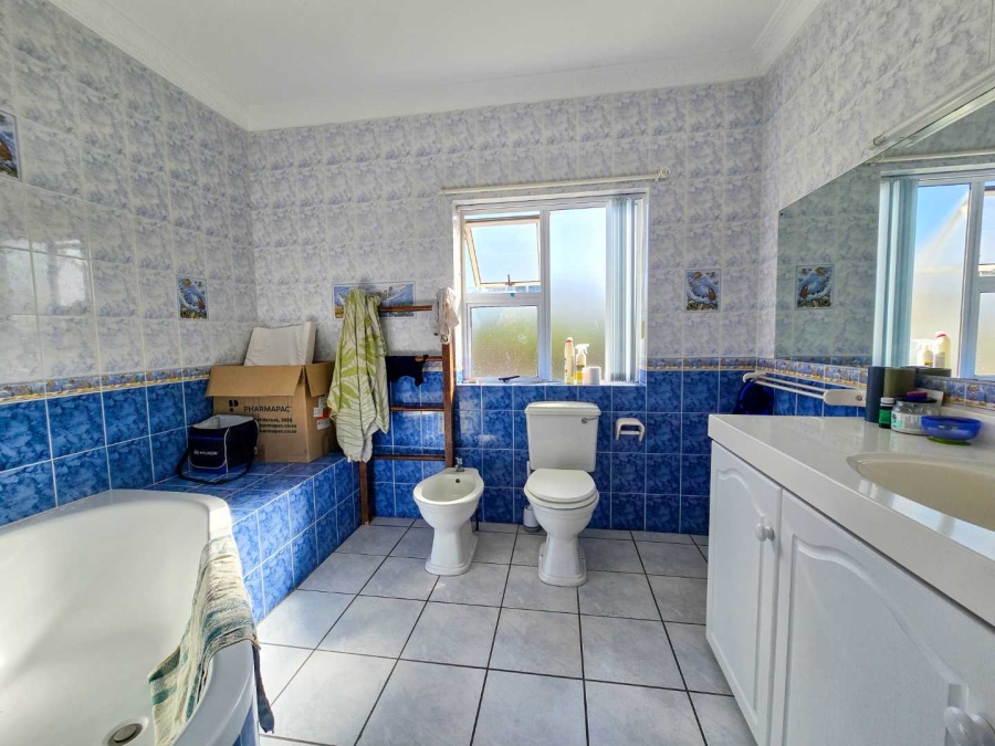 4 Bedroom Property for Sale in Stilbaai Wes Western Cape